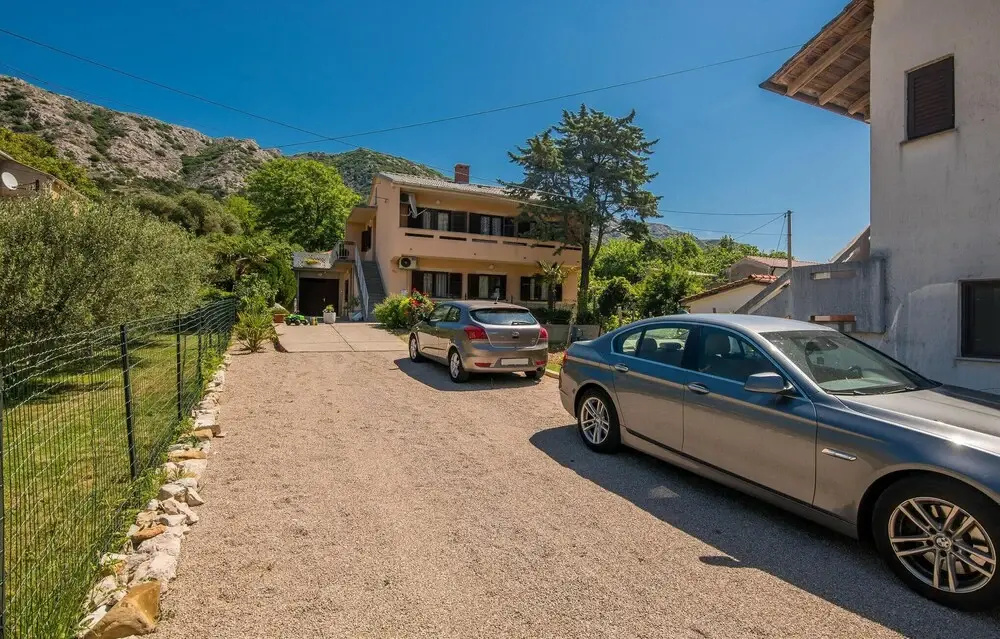 Stunning Home in Bascanska Draga With Wifi and 6 Bedrooms