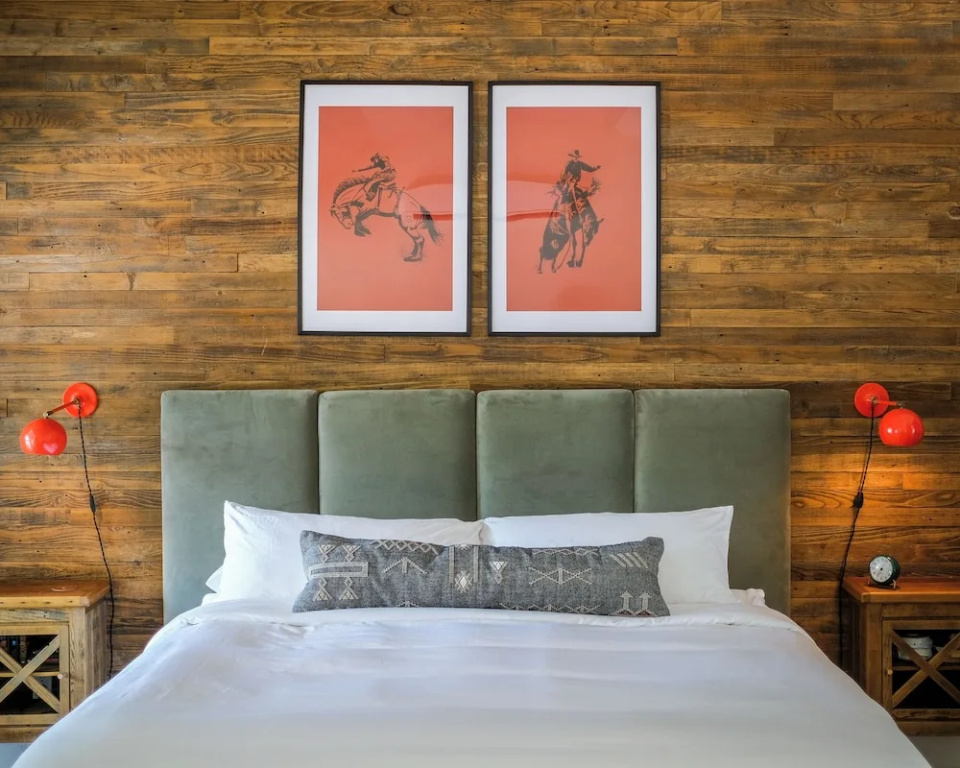 Deluxe Double room (full double bed)