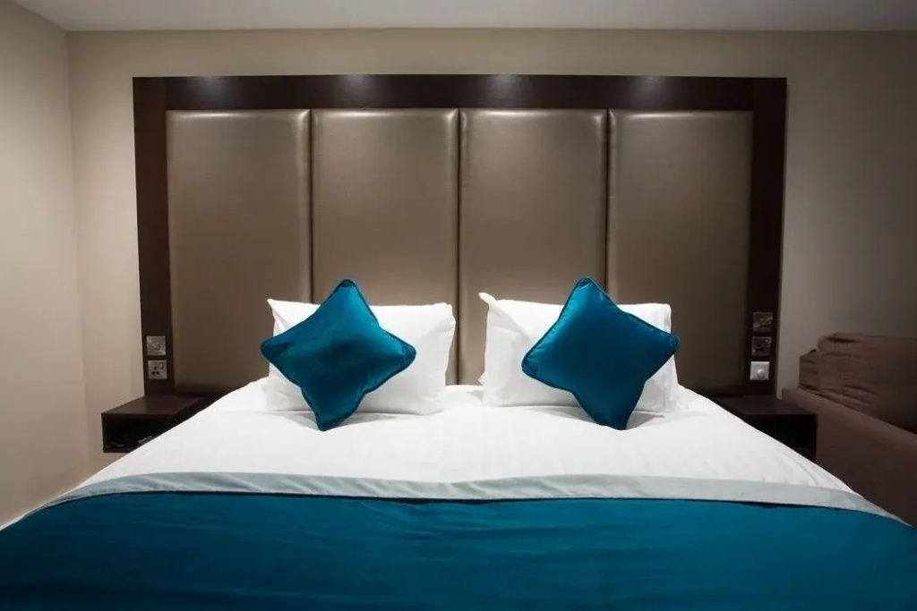 The Burton Hotel and Cloud Nine - фото 4