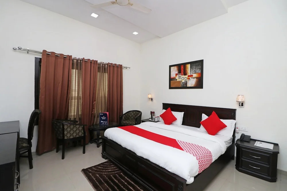 Hotel De DS Plaza By OYO Rooms