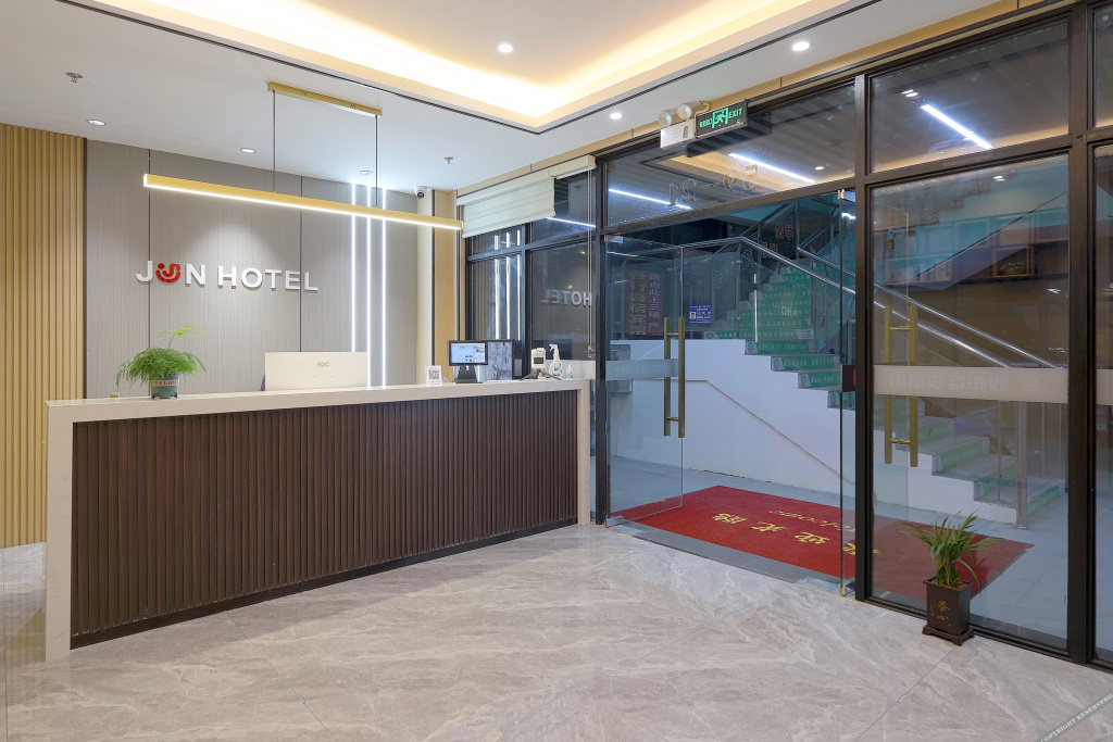 Lobby & Reception