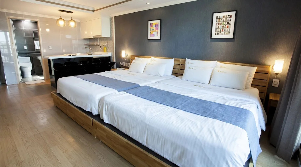 Double Suite with balcony (twin beds)