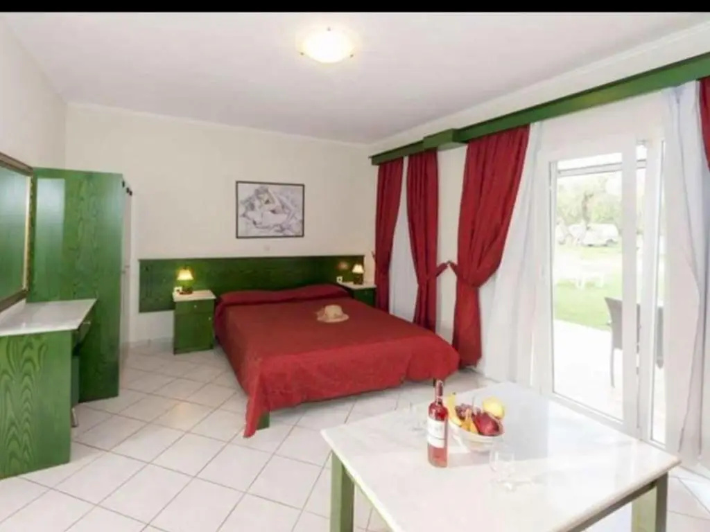 Standard Triple room