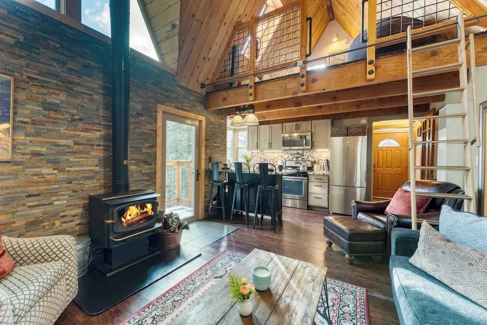 Minutes to Donner Lake Lofted A-frame-inspired Design + Deck Jeffrey Pines