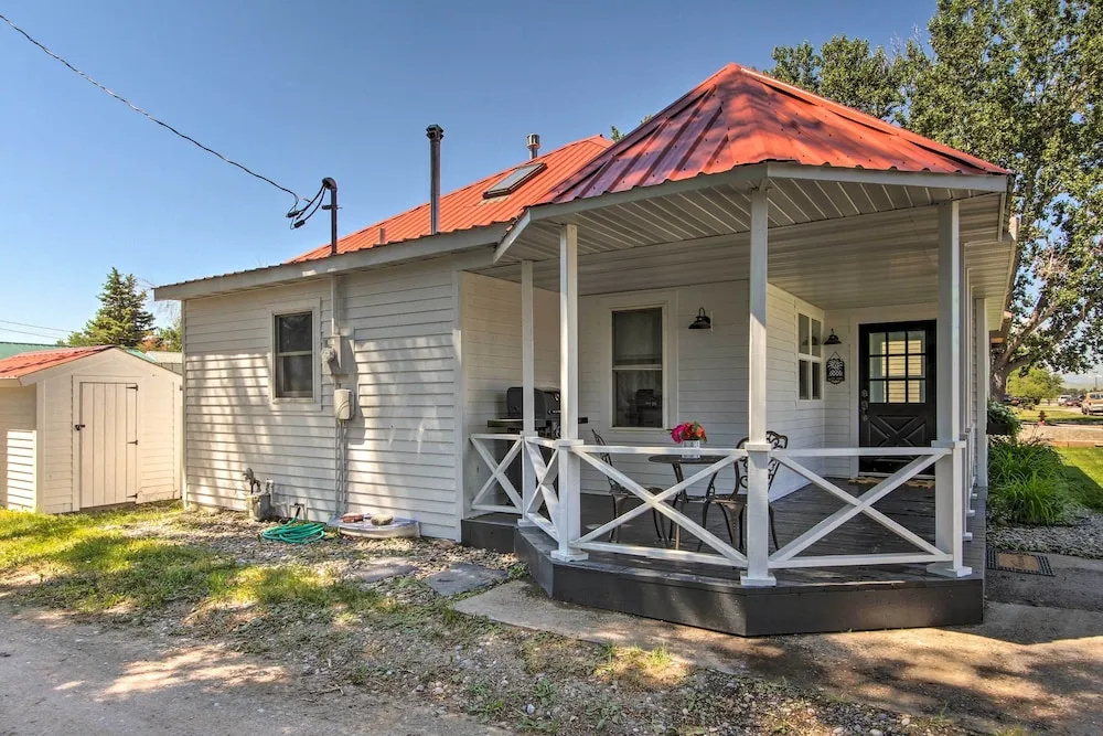 Charming Choteau Cottage: Ski & Fish Nearby!