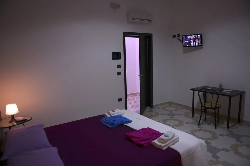 Economy room