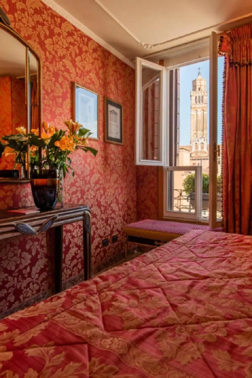 Standard Double room with city view (full double bed)
