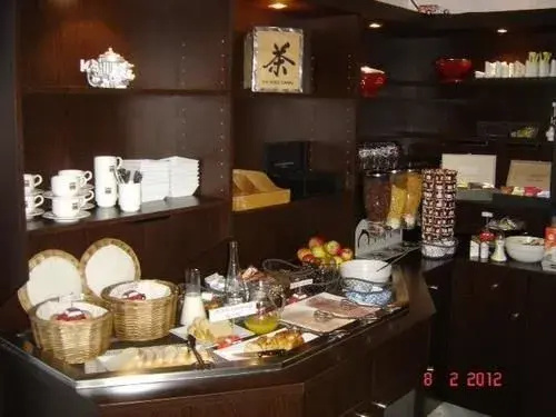 Food & Beverage