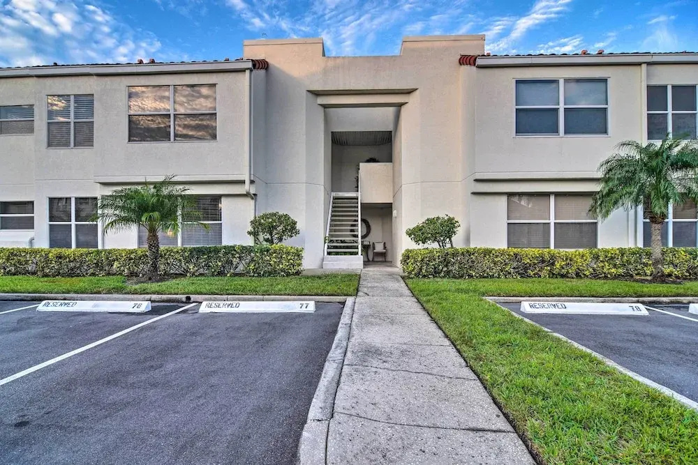 St Pete Condo w/ Patio & Pool ~ 2 Mi to Beach