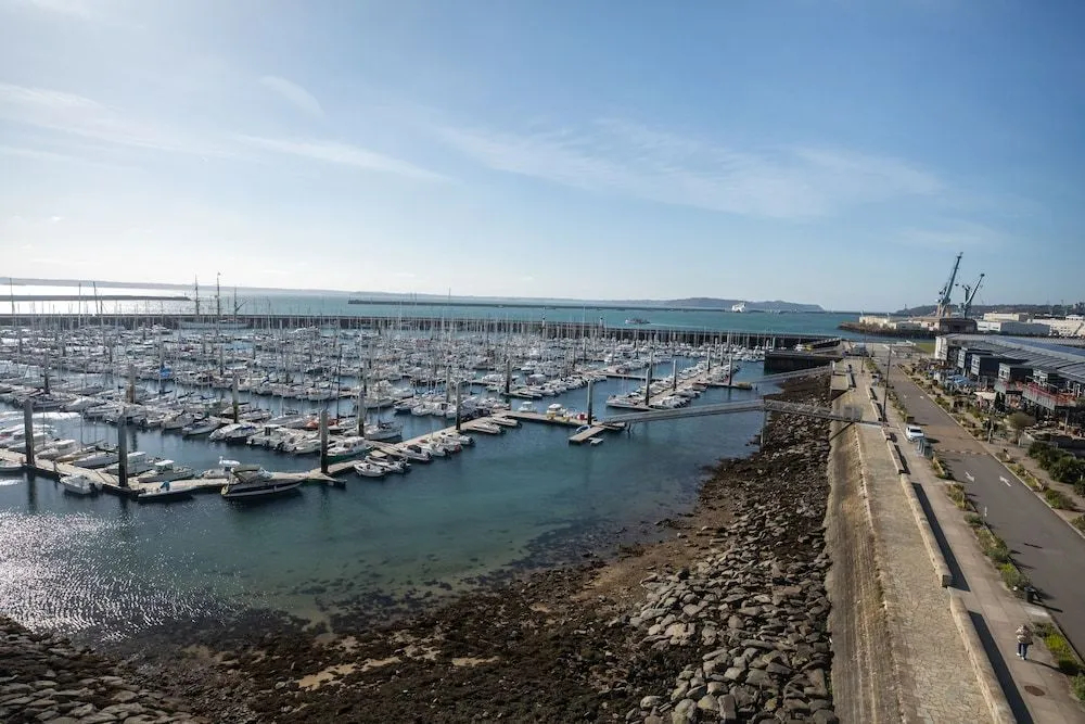 Hôtel Barracuda & Spa, Centre Port, pieds dans l'eau, vue mer - фото 17