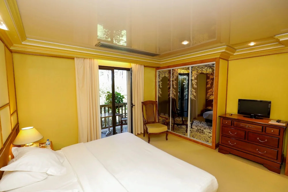 Deluxe Double room with garden view (full double bed)