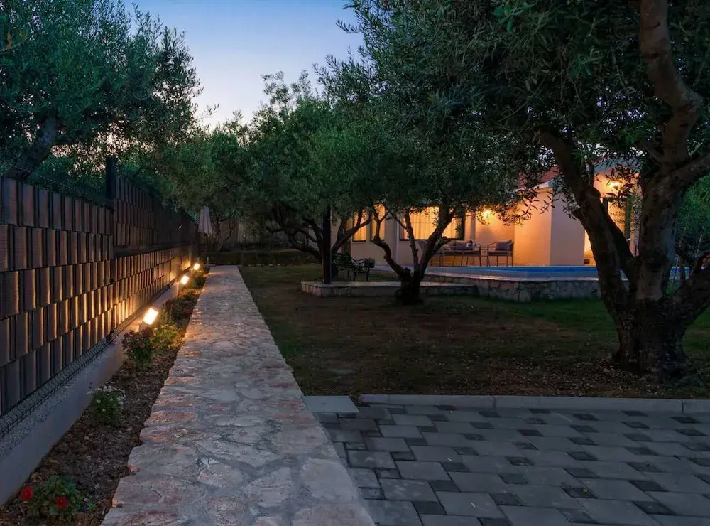 Hidden Gem Holiday Home With Pool in Kastel Stafilic