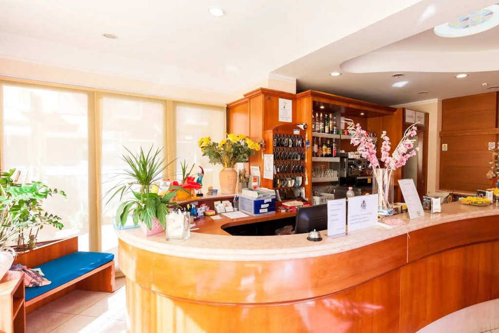 Lobby & Reception