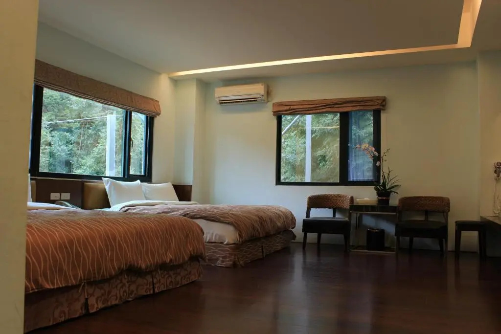 Standard Double room with mountain view (full double bed)