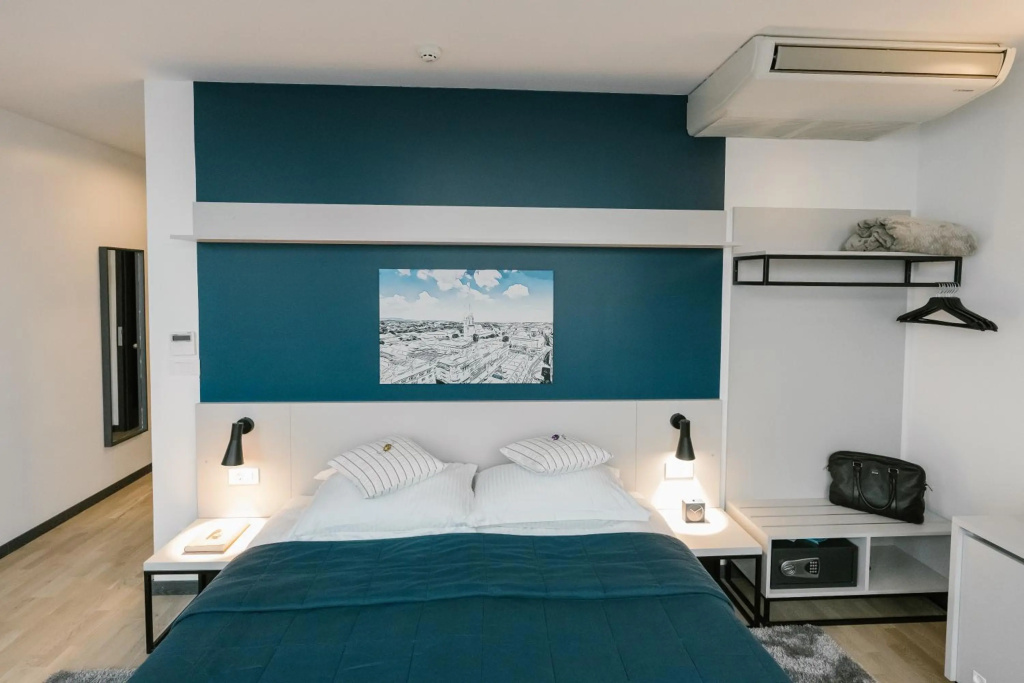 Hotel Blue — 5