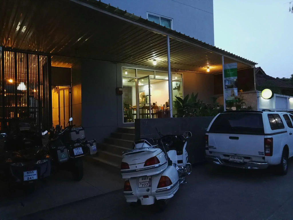 The Leaf Service Apartment