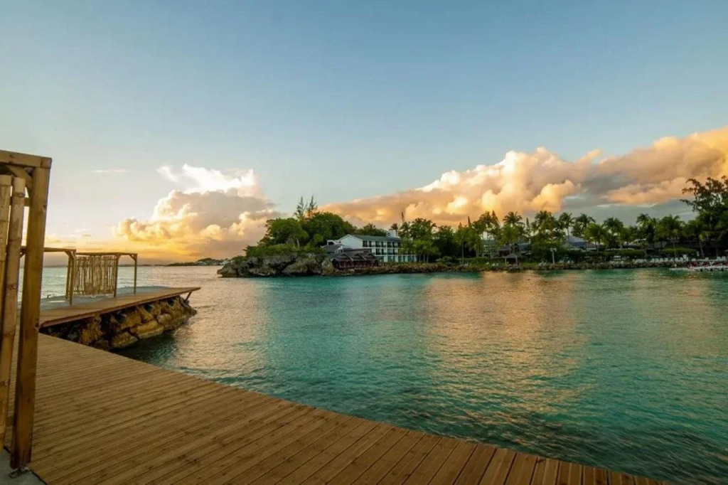 Beach & Waterfront