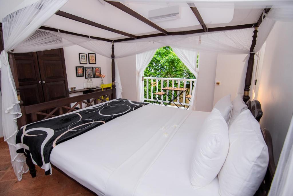 Mango House