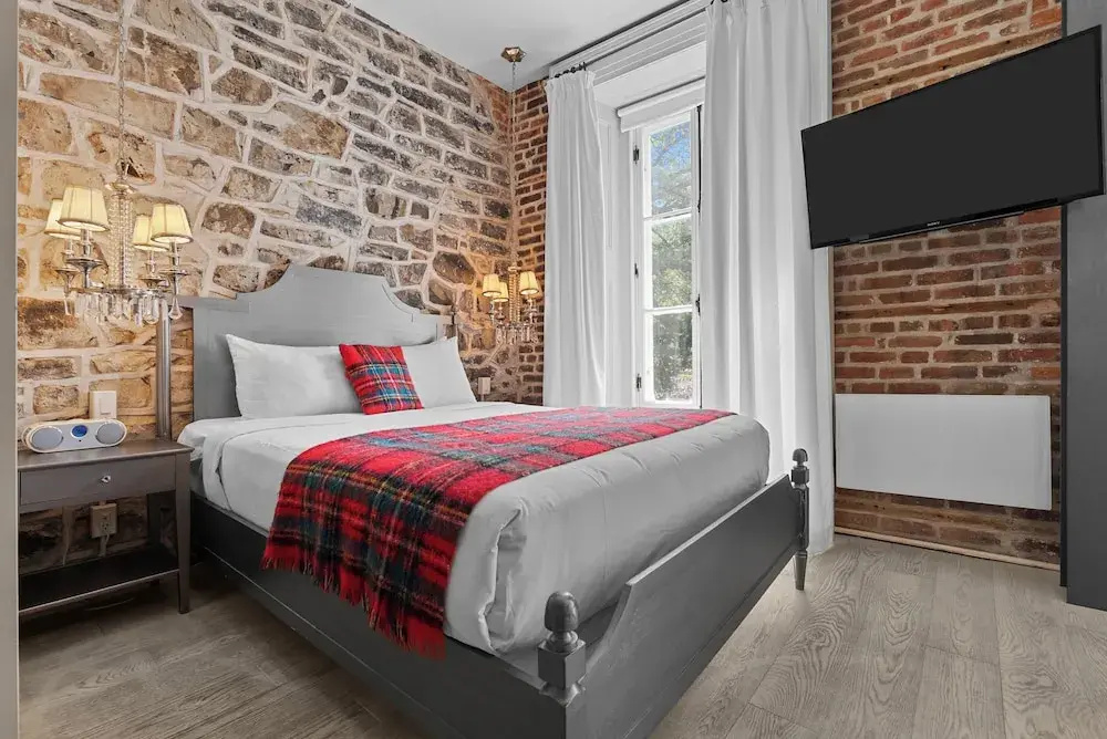 Deluxe Double room (full double bed)