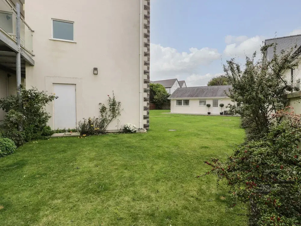 Apartment 6
