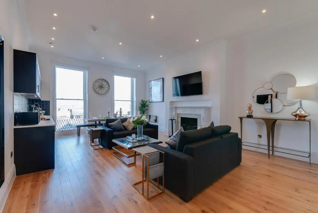 2 Bedrooms Apartment