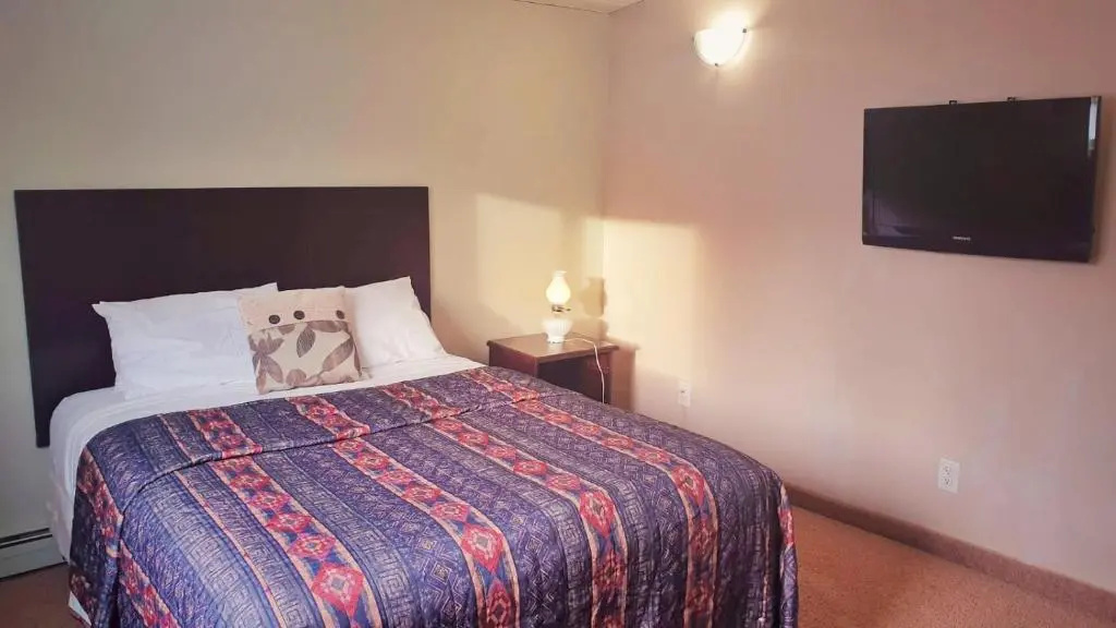 Deluxe Double room (full double bed)