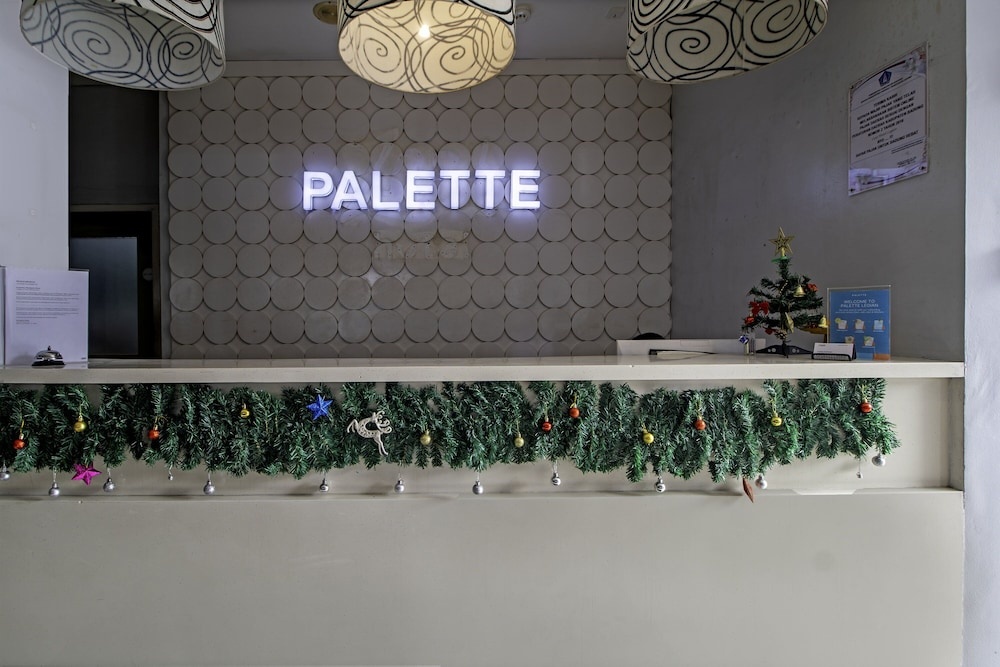 Palette Hotel near Padma — фото