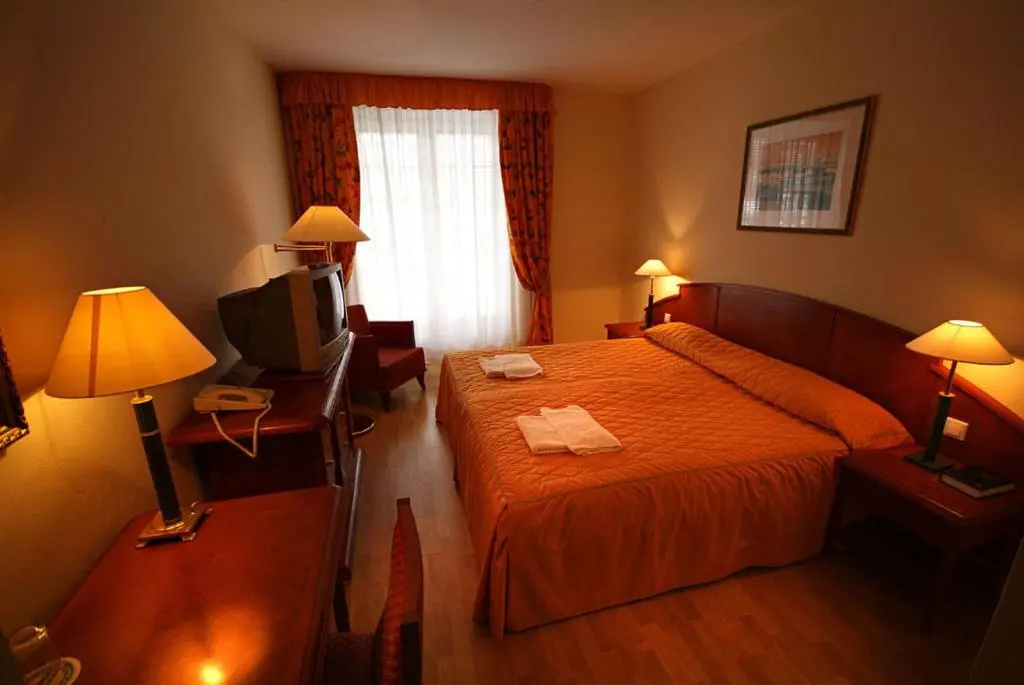 Standard Double room (full double bed)