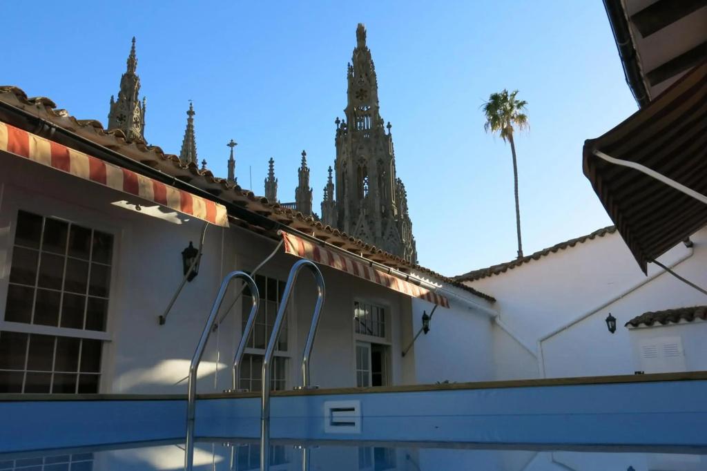Casona Gildana: Historia, Patrimonio/E-working
