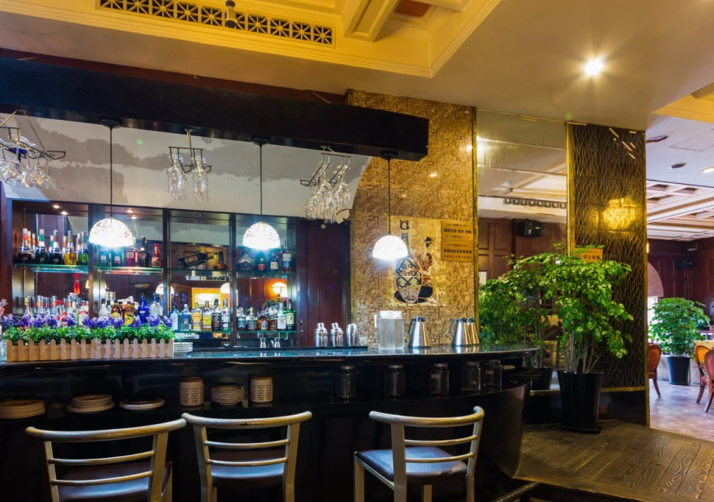 Food & Beverage