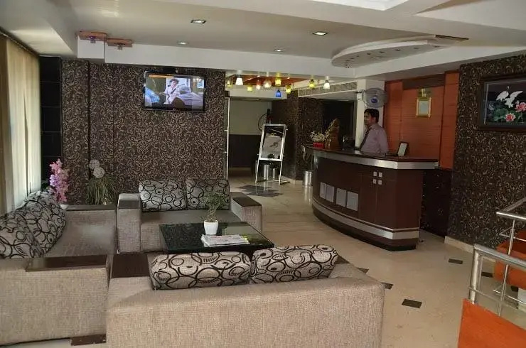 Hotel Shine 72