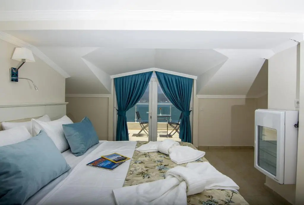 Standard Double Attic room with sea view (full double bed)