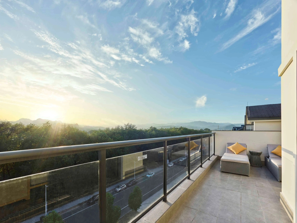 Balcony & Terrace