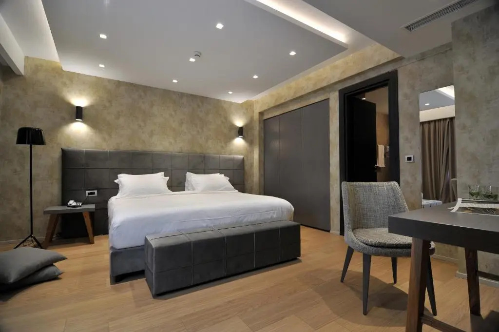 Deluxe Double room (full double bed)