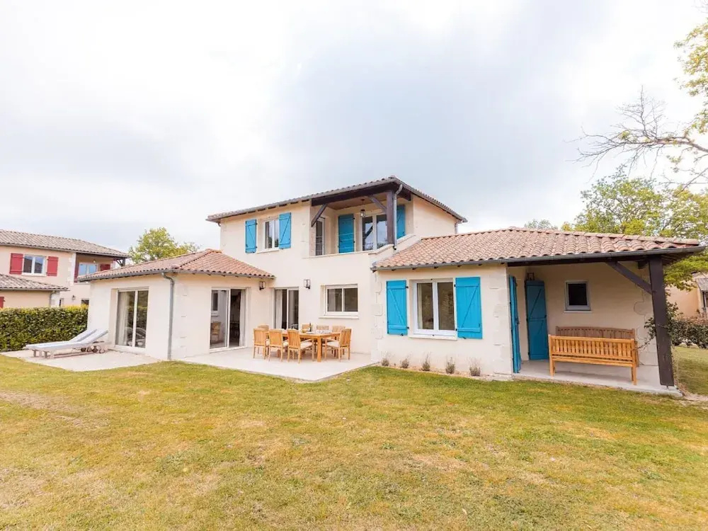 Modern Villa With Large Garden