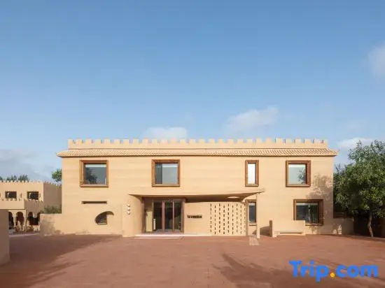 Dunhuang West Desert · Wild Luxury Resort B&B