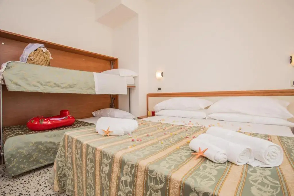 Standard Triple room with balcony