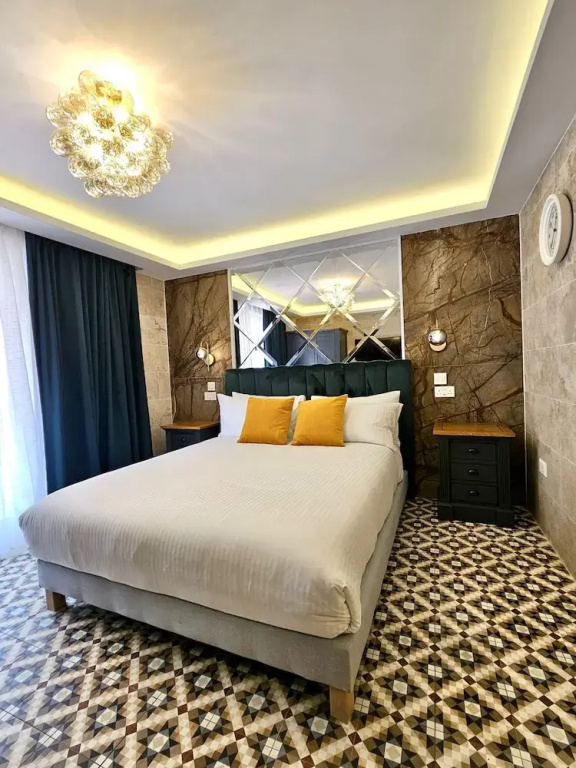 Balcony Hotel