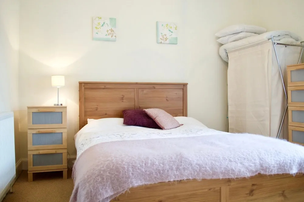 1 Bedroom Flat In Meadowbank