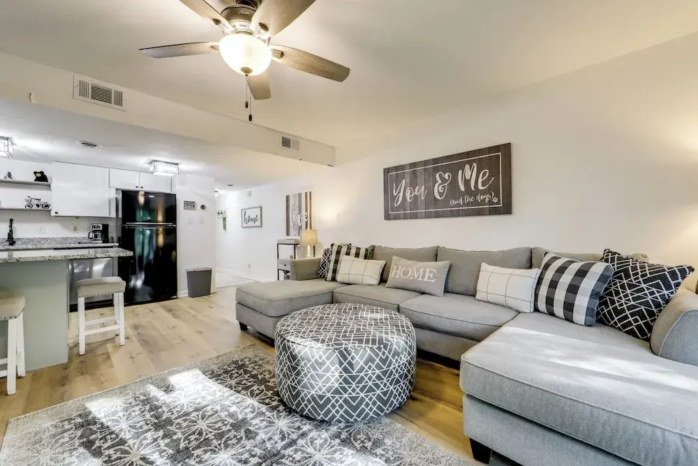 Sevierville Condo w/ Balcony + Pool Access!
