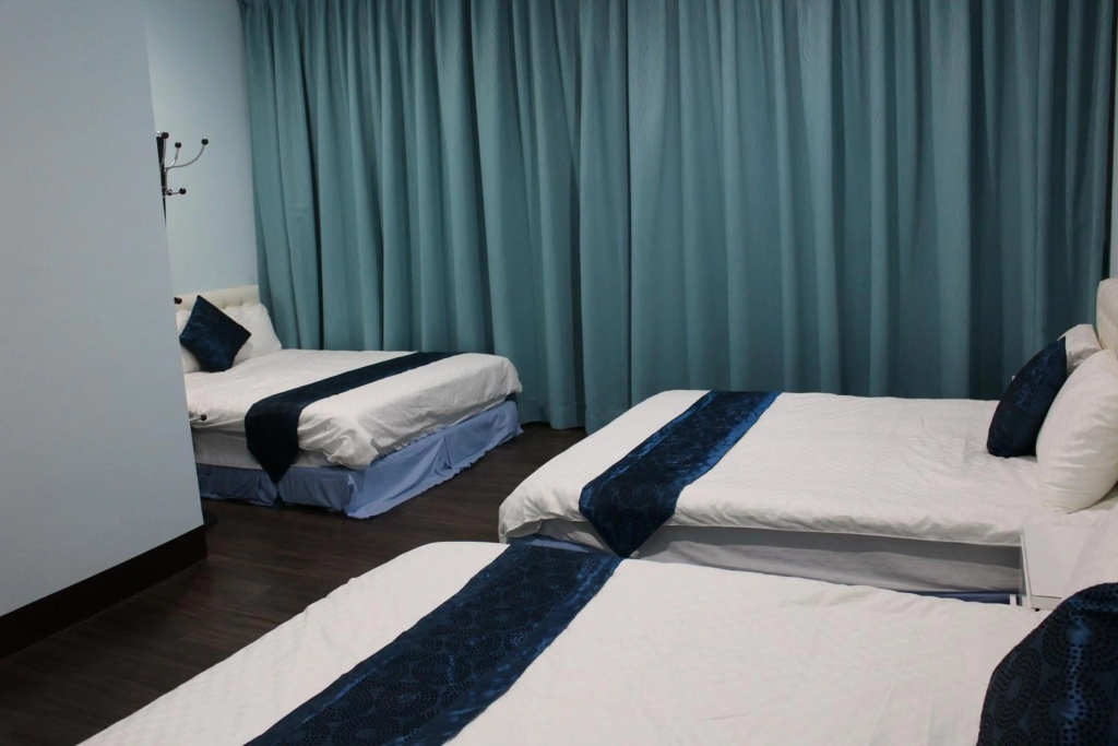 Wm & S - Hostel — 2