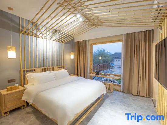 Standard Double room with pool view (full double bed)