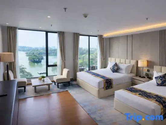 Standard Family room with lake view