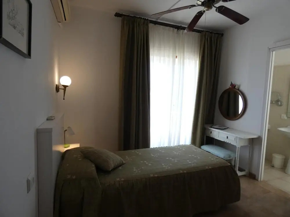 Hostal Port Fornells by null