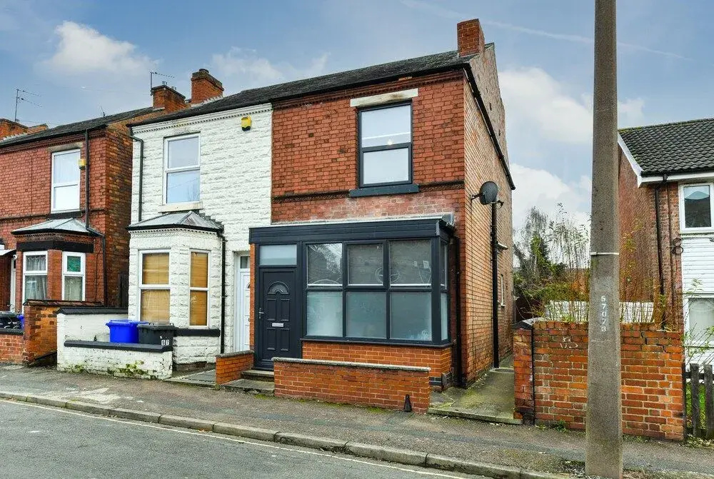 Long Eaton Modern 4bed House