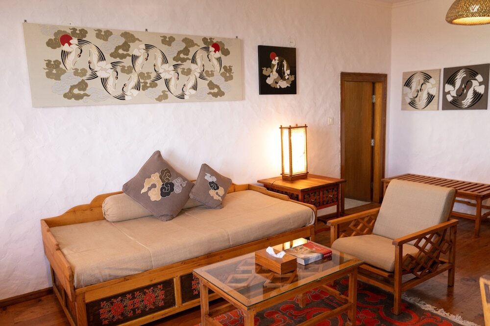 Chonor House by null