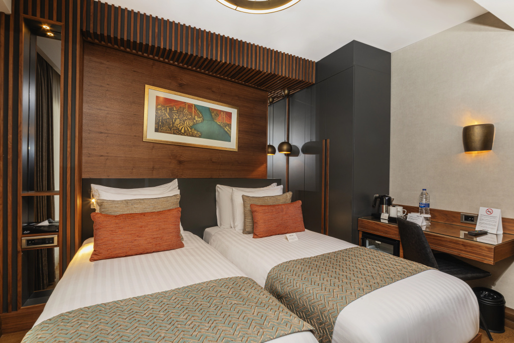 Levni Plus Hotel — 4