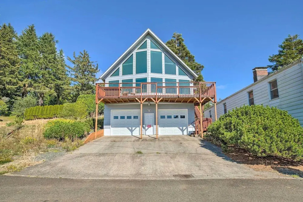 Bay City Home w/ Gorgeous Bay Views From Deck
