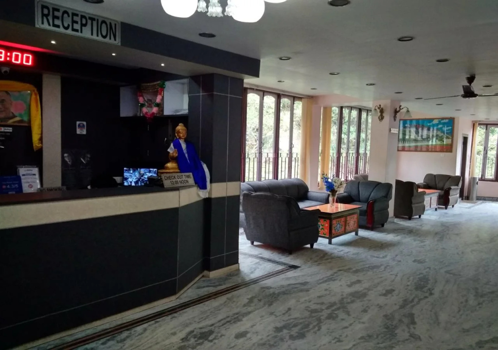 Lobby & Reception