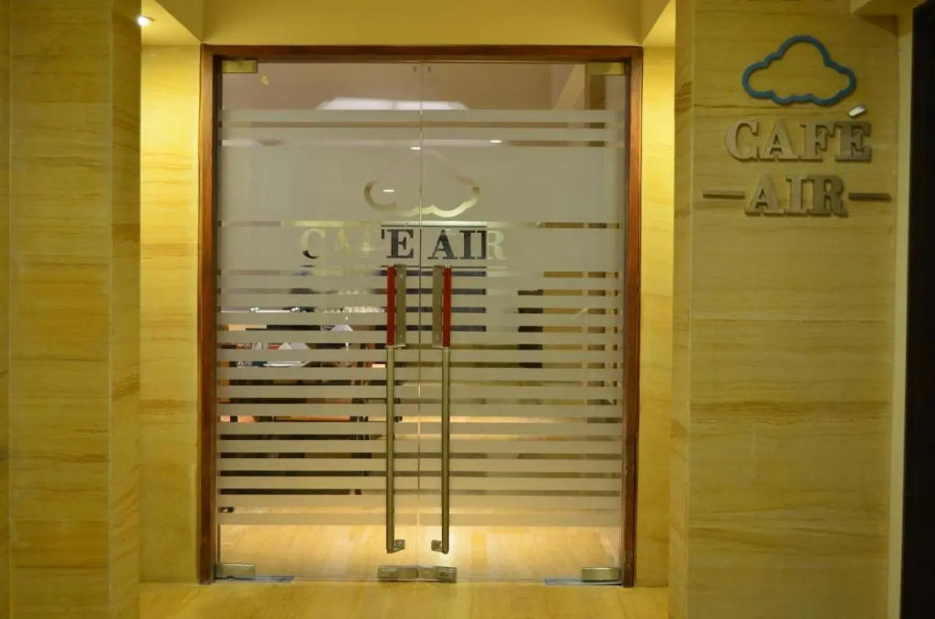 The Cloud Hotel - Général